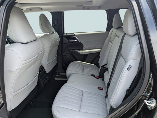 New 2025 Mitsubishi Outlander AWD image 13
