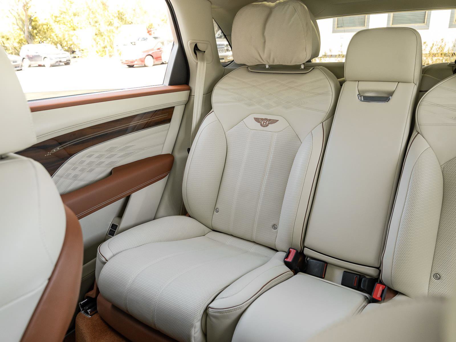 Used 2023 Bentley Bentayga Extended Wheelbase image 30