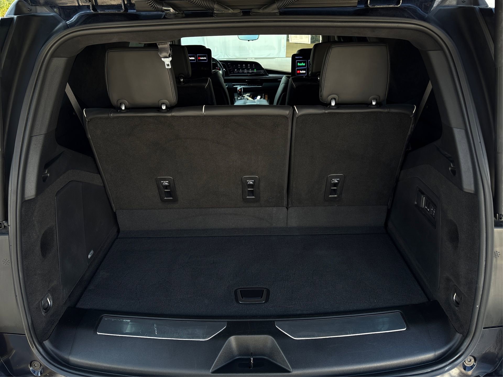 Used 2024 Cadillac Escalade Premium Luxury Platinum image 11