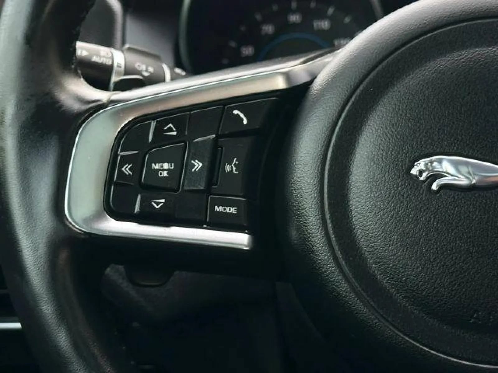Used 2018 Jaguar XE Prestige RWD image 30