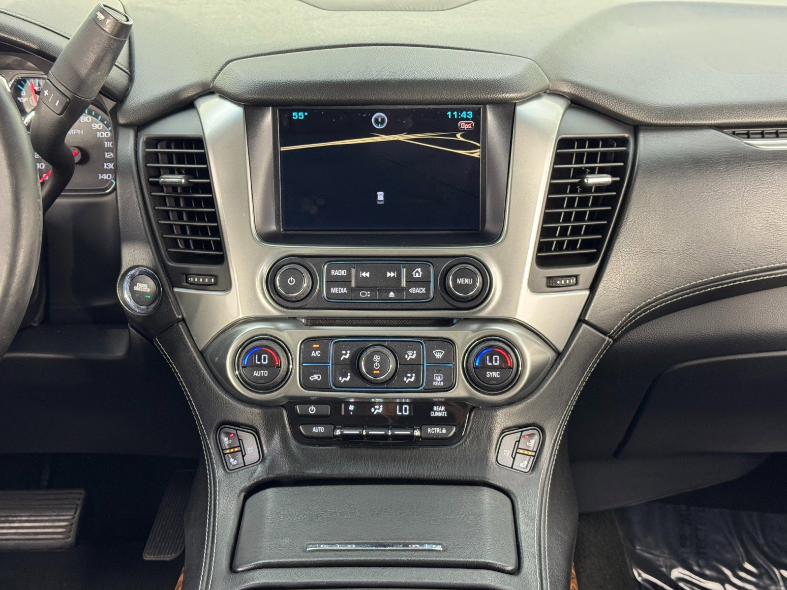 Used 2015 Chevrolet Suburban LTZ RWD image 25