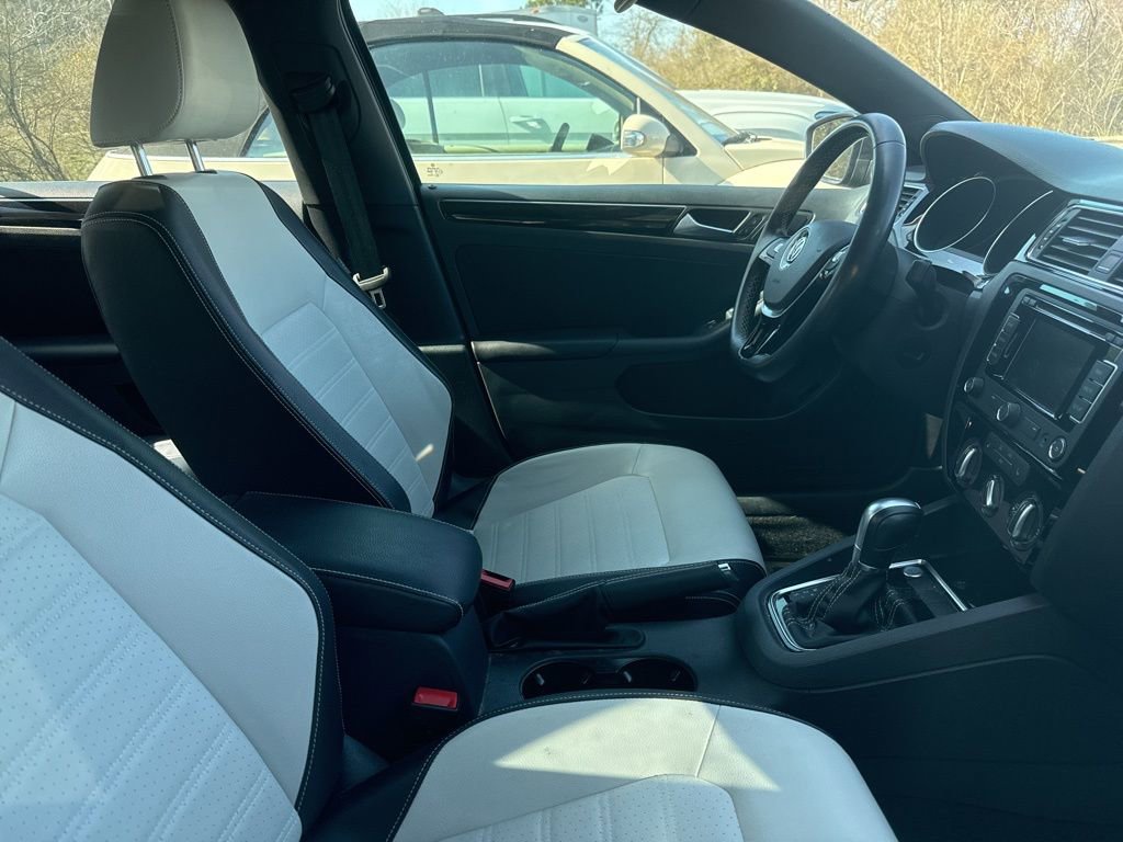 Used 2015 Volkswagen Jetta Sport image 12