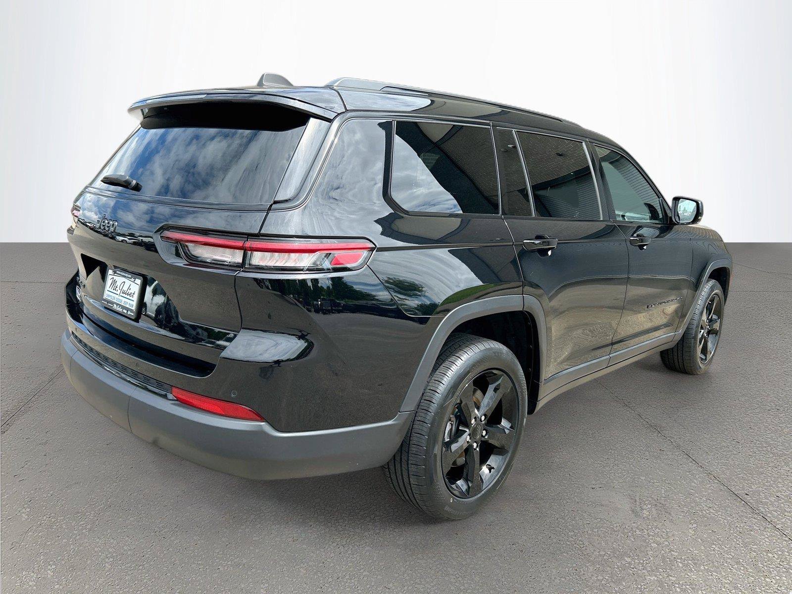 Used 2023 Jeep Grand Cherokee L Laredo AWD/4WD image 4