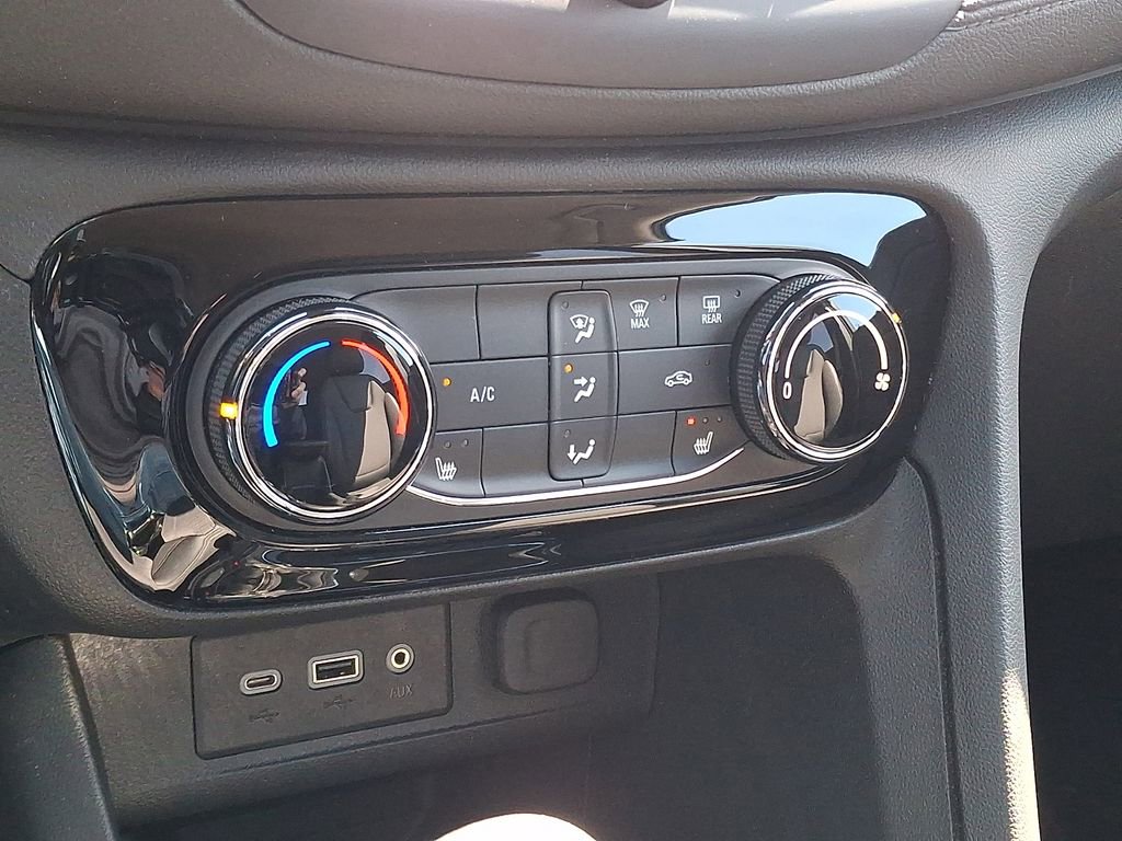 Used 2023 Buick Encore GX Preferred w/ Cold Weather Comfort Package FWD image 17