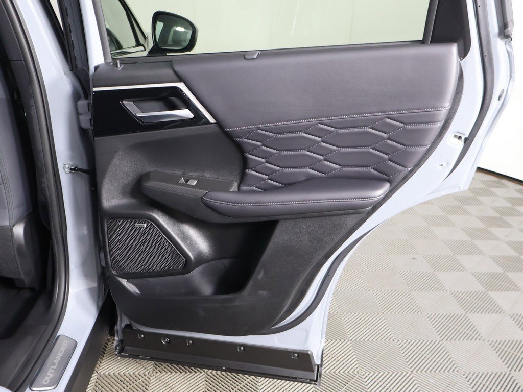 New 2026 Mitsubishi Outlander SEL image 32