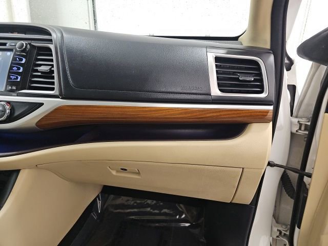 Used 2017 Toyota Highlander Limited image 43