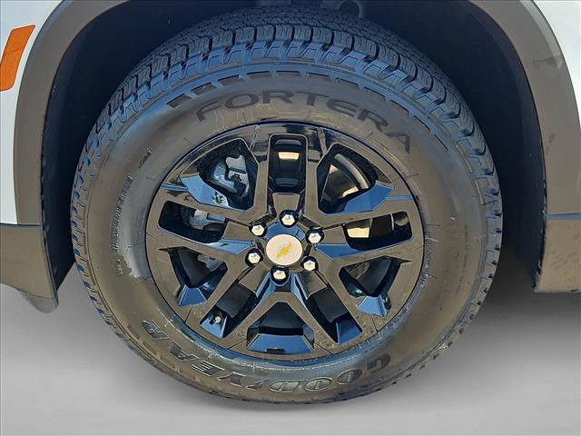 Used 2023 Chevrolet Traverse LS w/ Safety Package FWD image 27