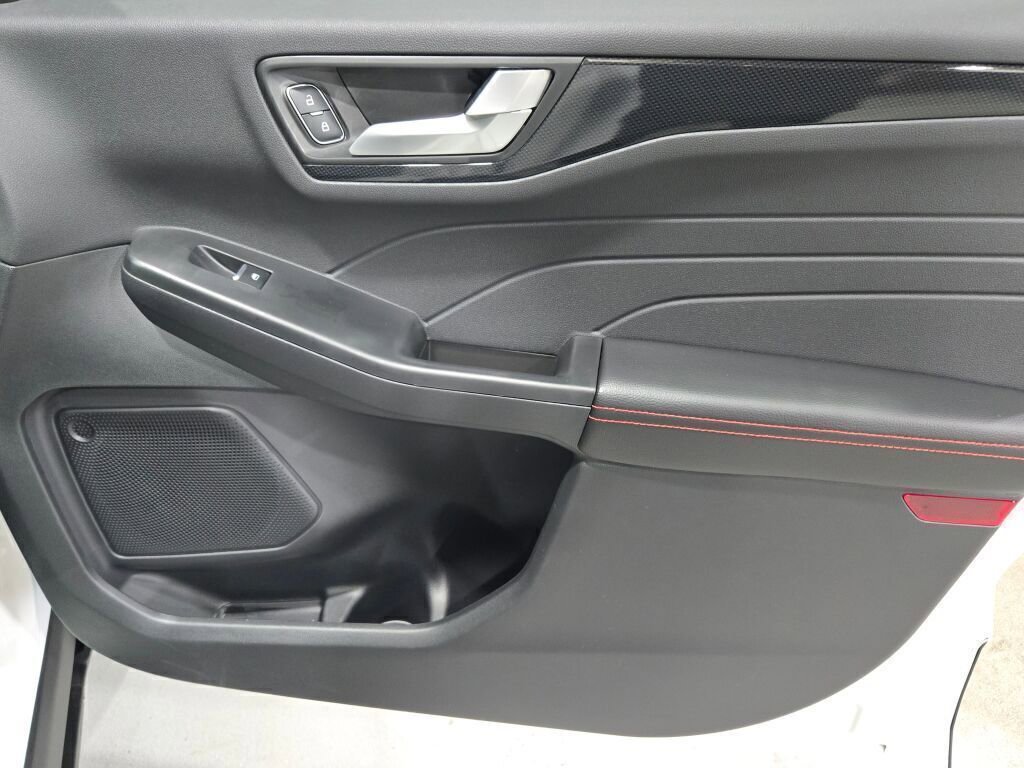 New 2025 Ford Escape ST-Line w/ Tech Pack #1 image 9