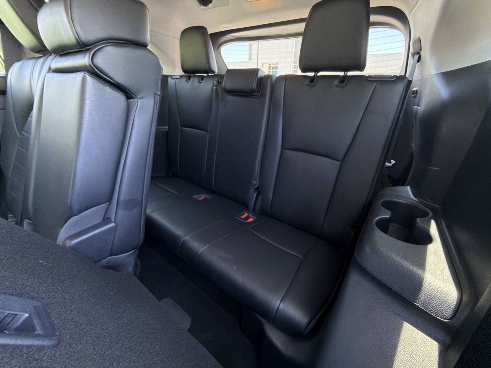 Used 2023 Toyota Highlander XLE AWD/4WD image 25