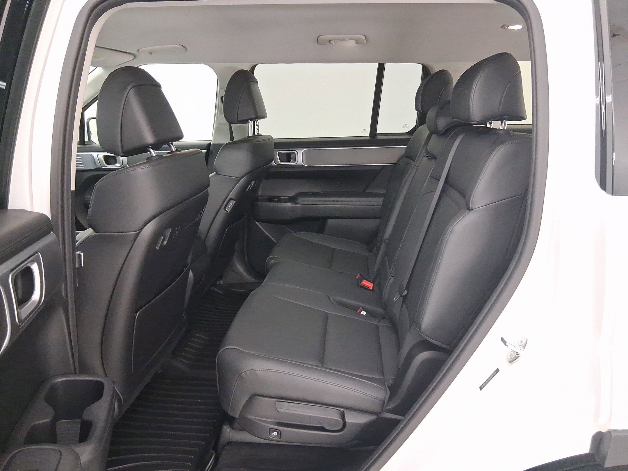 Used 2025 Hyundai Santa Fe SEL image 11