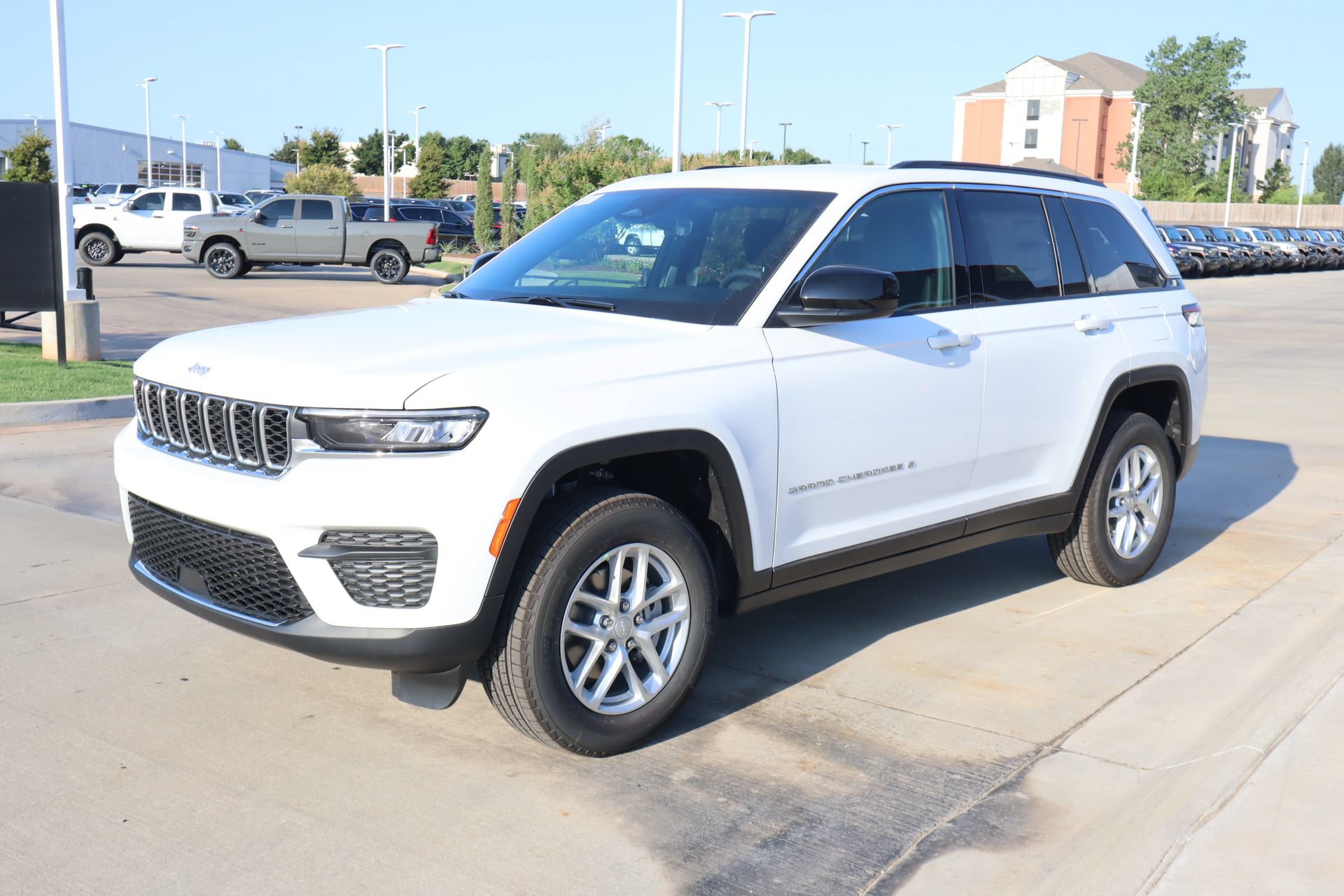 New 2026 Jeep Grand Cherokee Laredo AWD/4WD image 9