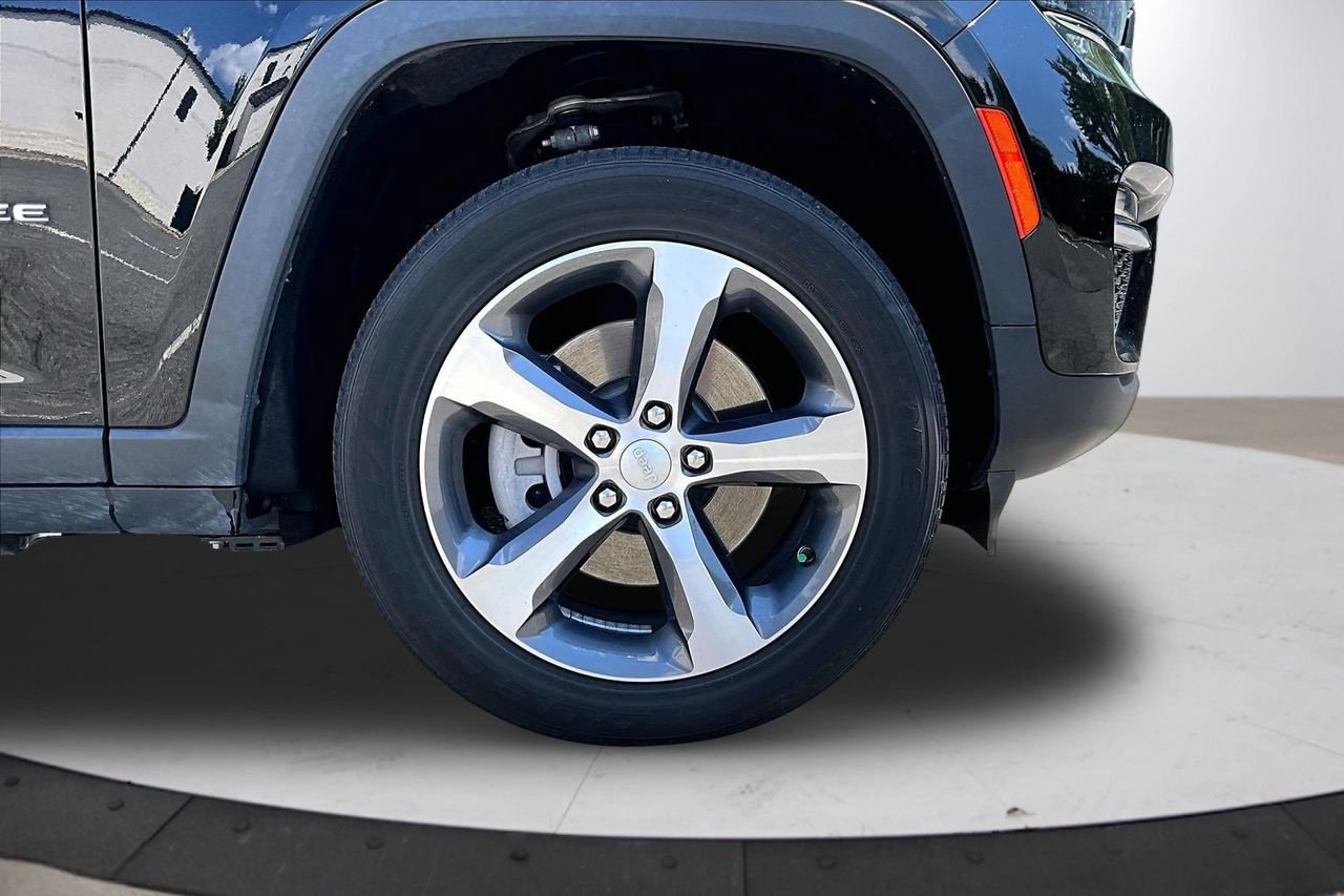 Used 2023 Jeep Grand Cherokee 4WD 4xe image 34