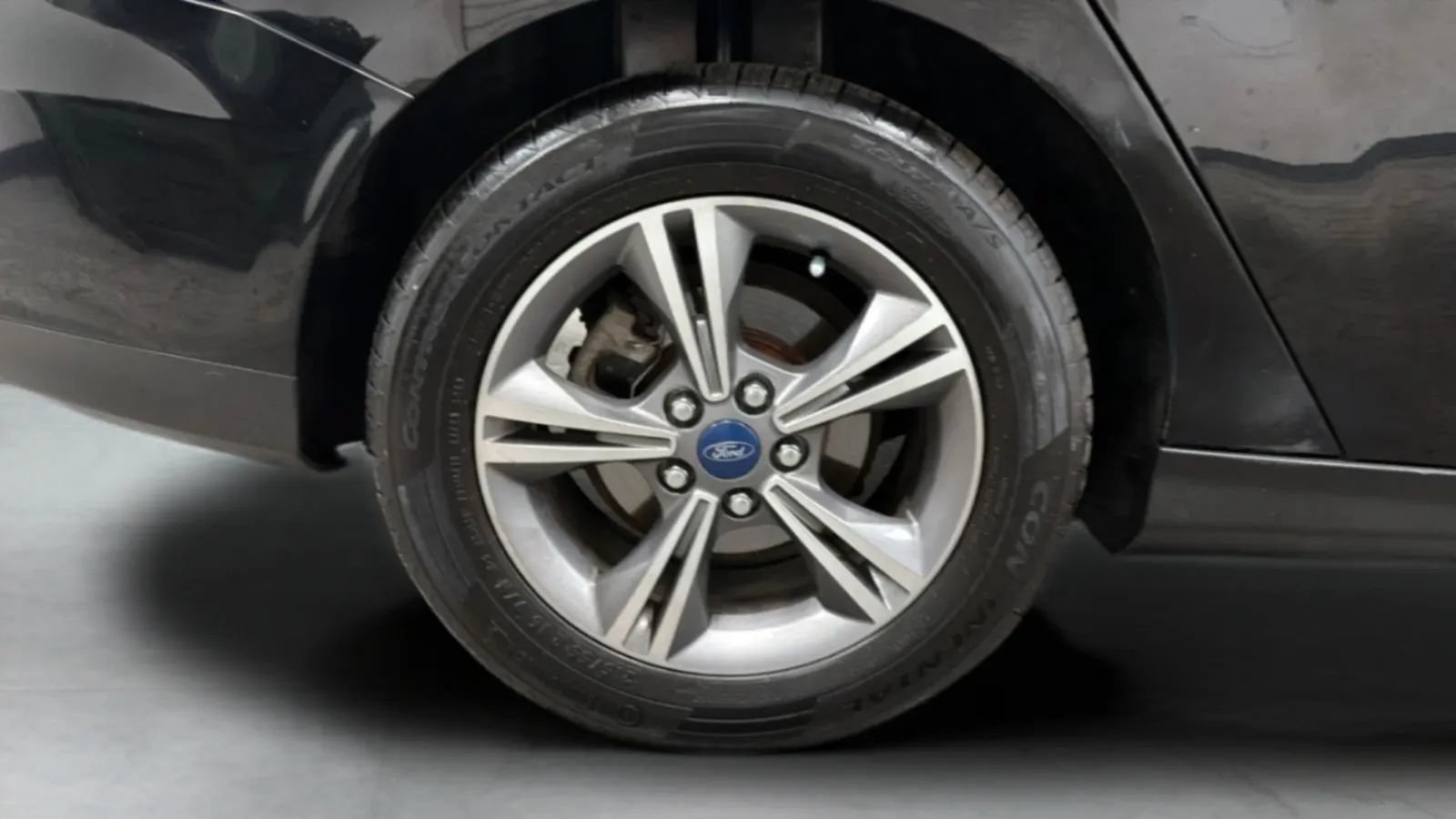 Used 2018 Ford Focus SE w/ SE Appearance Package FWD image 24