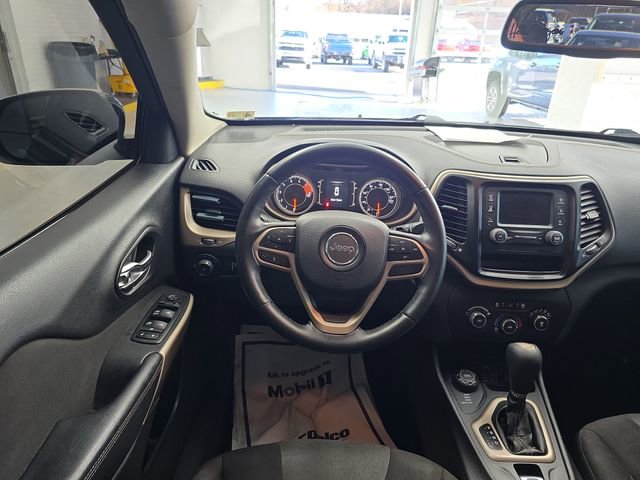 Used 2018 Jeep Cherokee Latitude w/ Altitude Package image 12