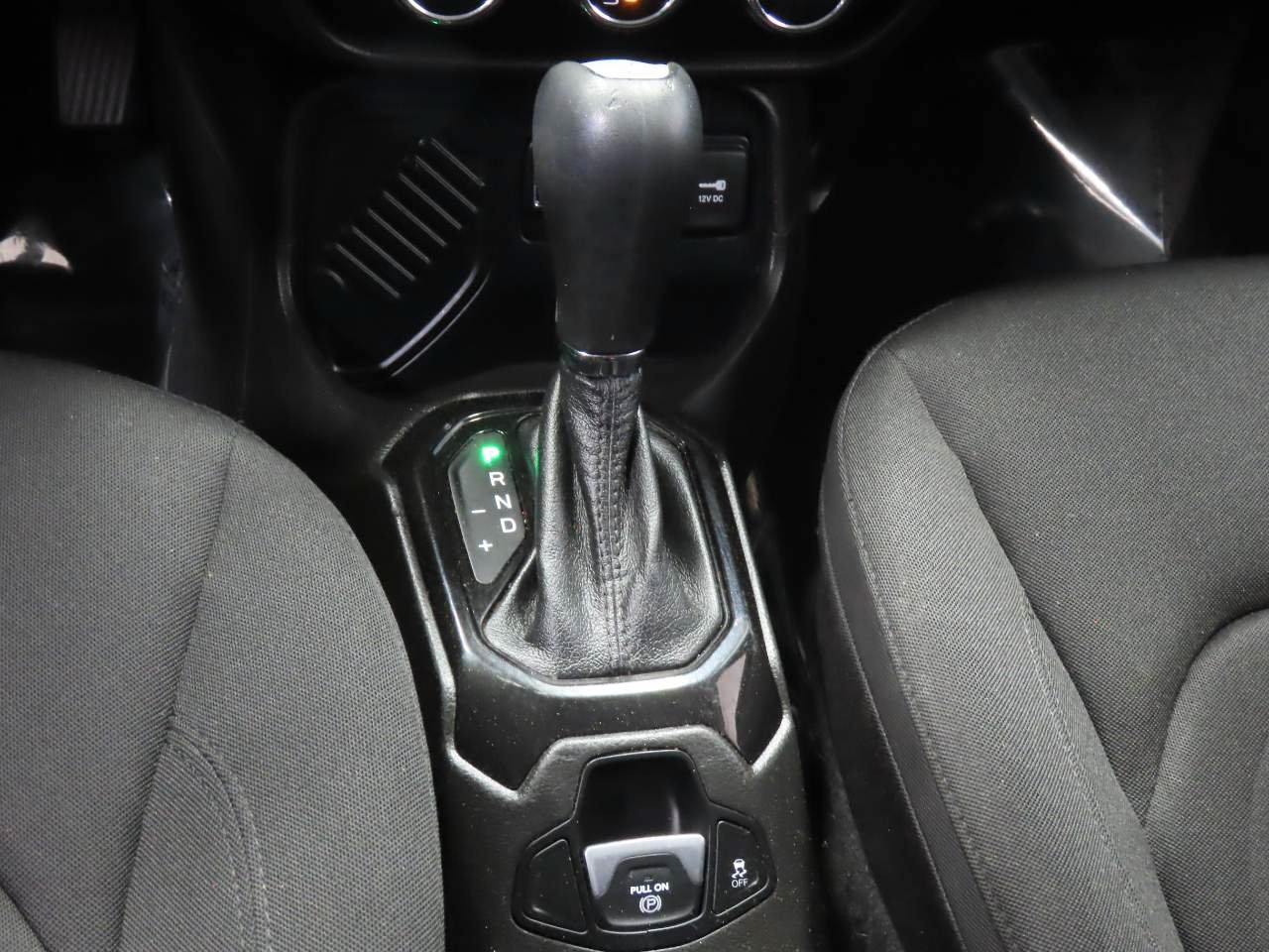 Used 2017 Jeep Renegade Altitude w/ Safety & Security Group FWD image 10