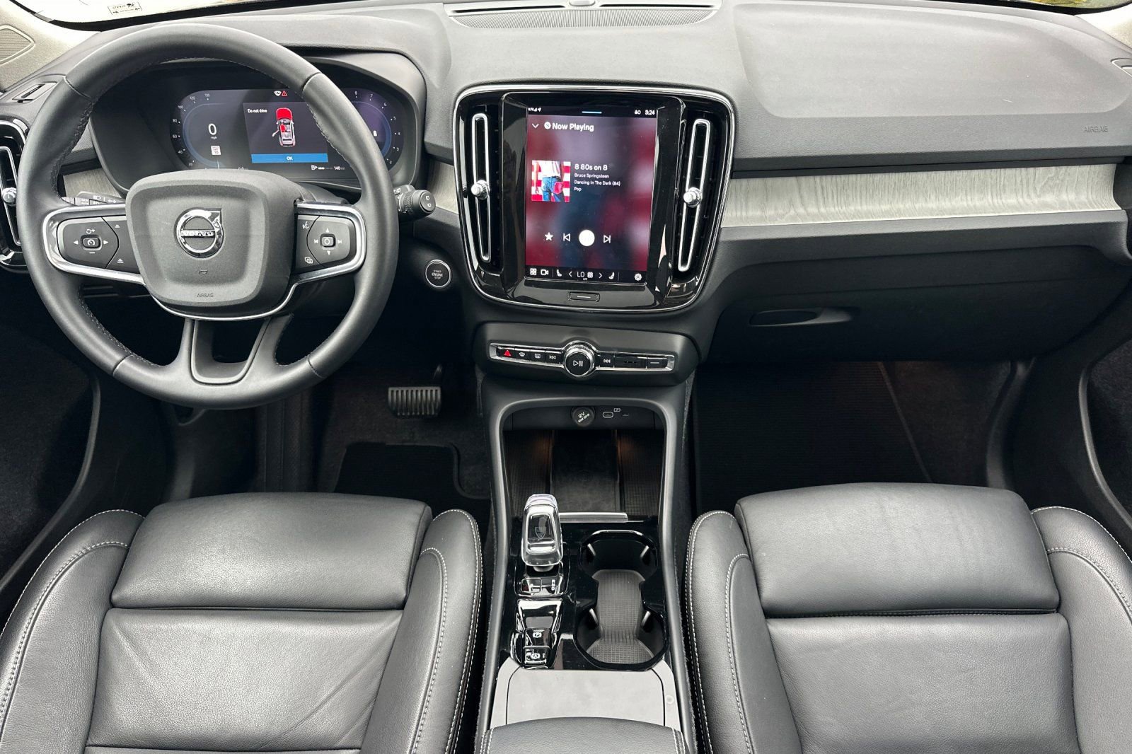 Used 2025 Volvo XC40 B5 Plus image 13