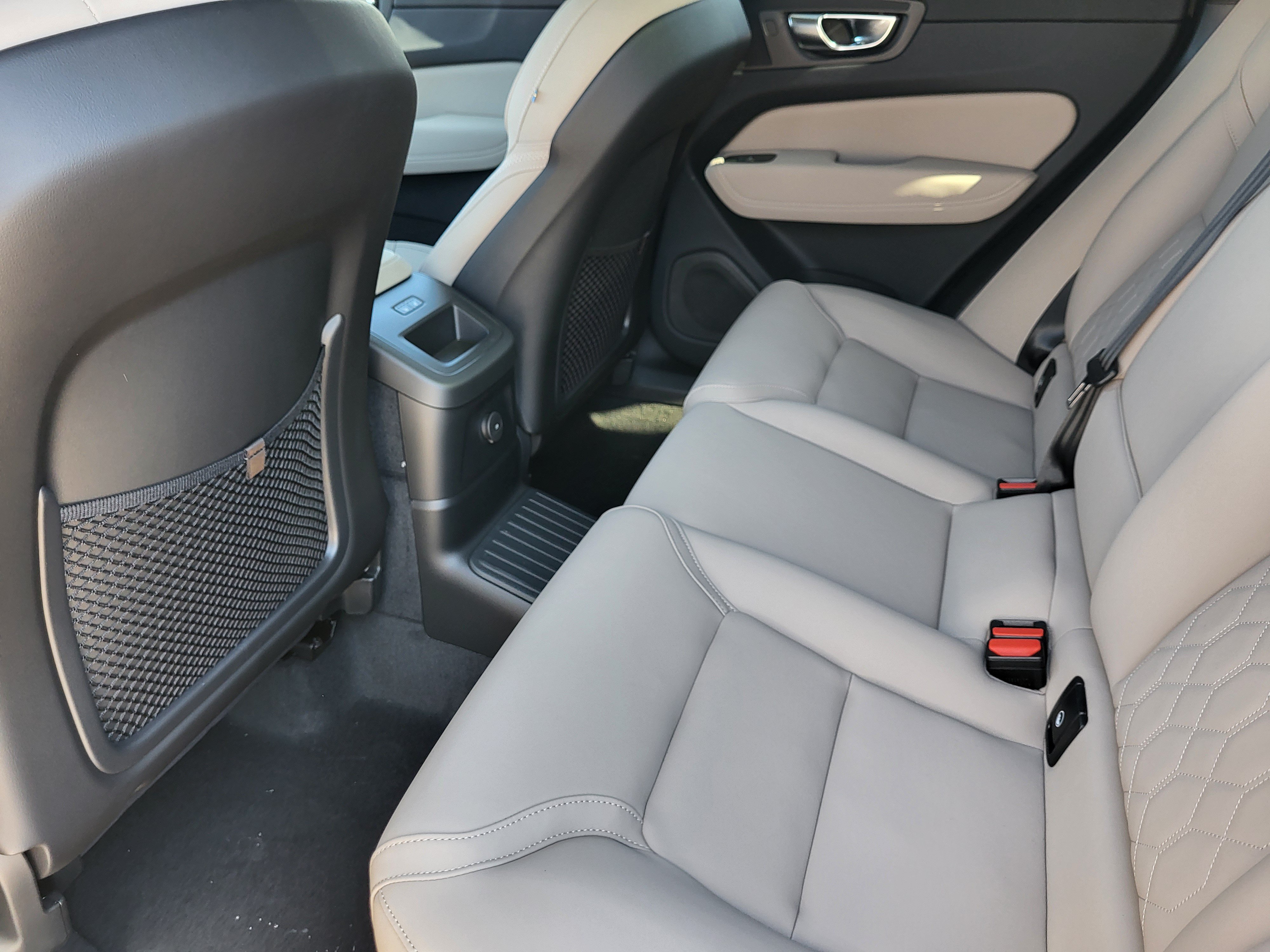 New 2026 Volvo XC60 T8 Plus w/ Protection Package Premier AWD/4WD image 19