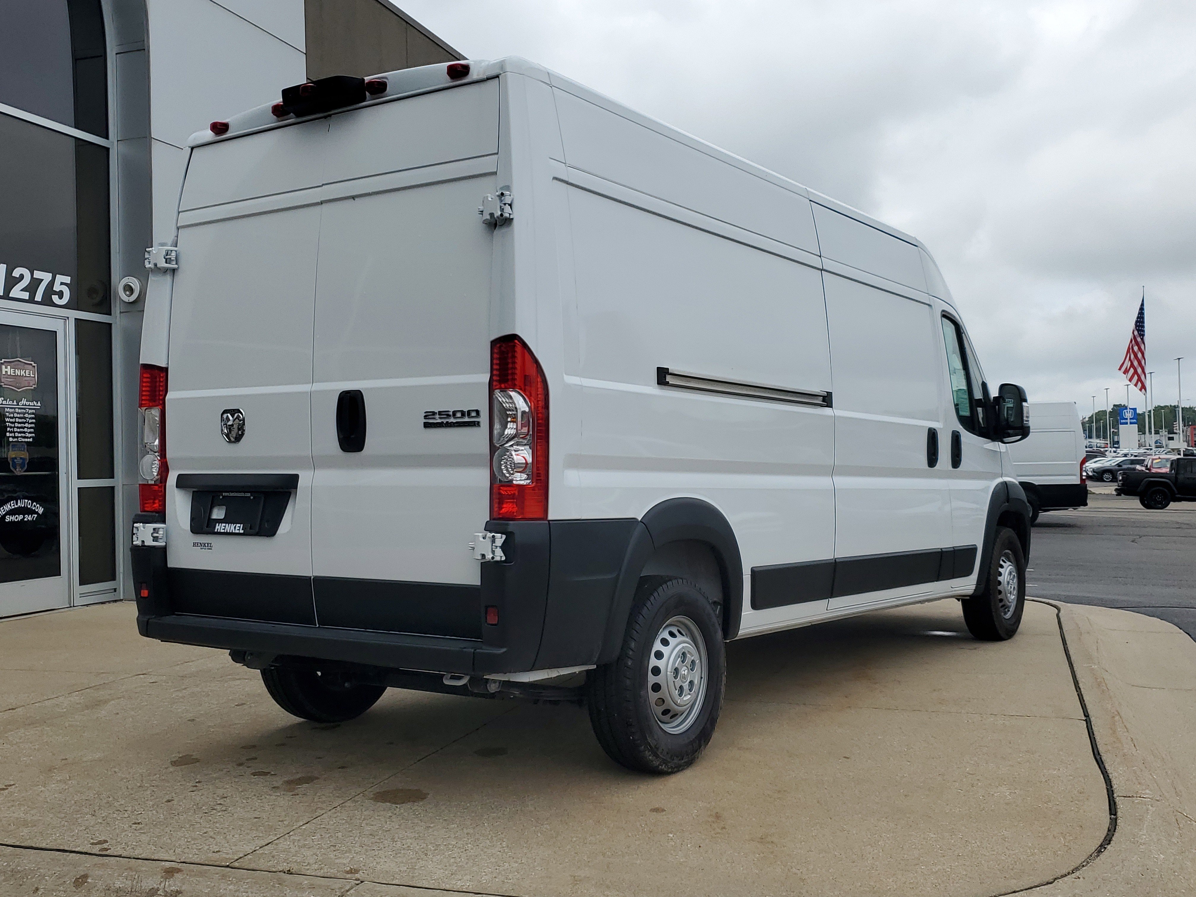 Used 2025 RAM ProMaster 2500 w/ Convenience Group image 4