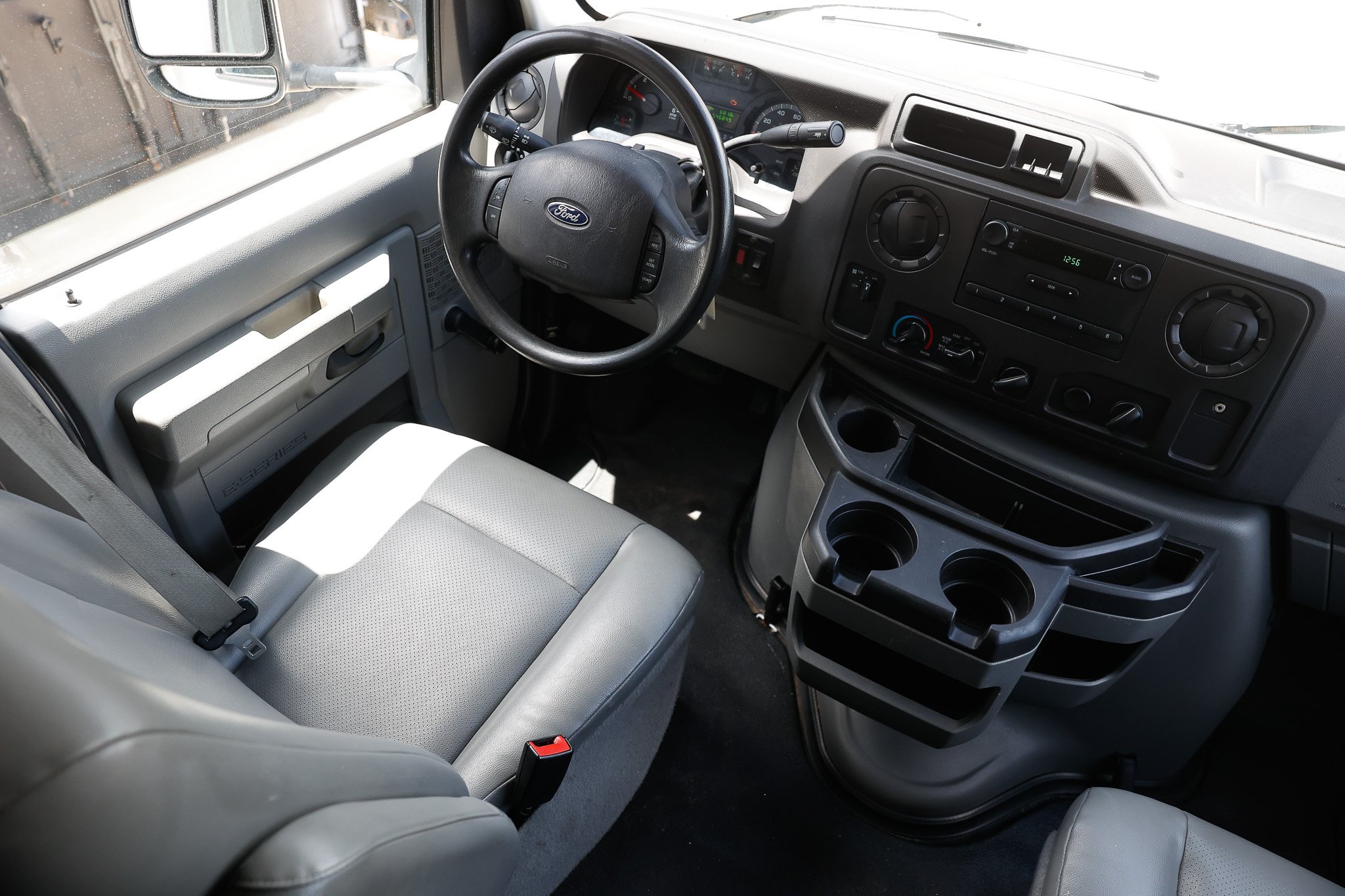 Used 2018 Ford E-350 and Econoline 350 Super Duty RWD image 18