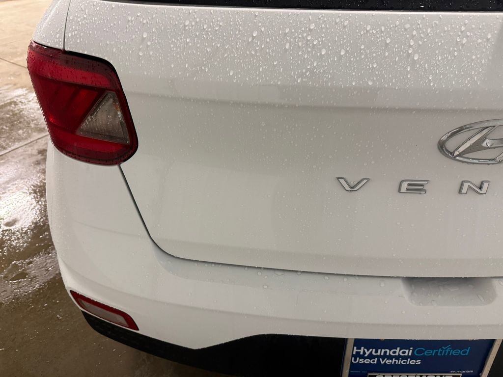 Certified 2022 Hyundai Venue SE w/ Cargo Package FWD image 11