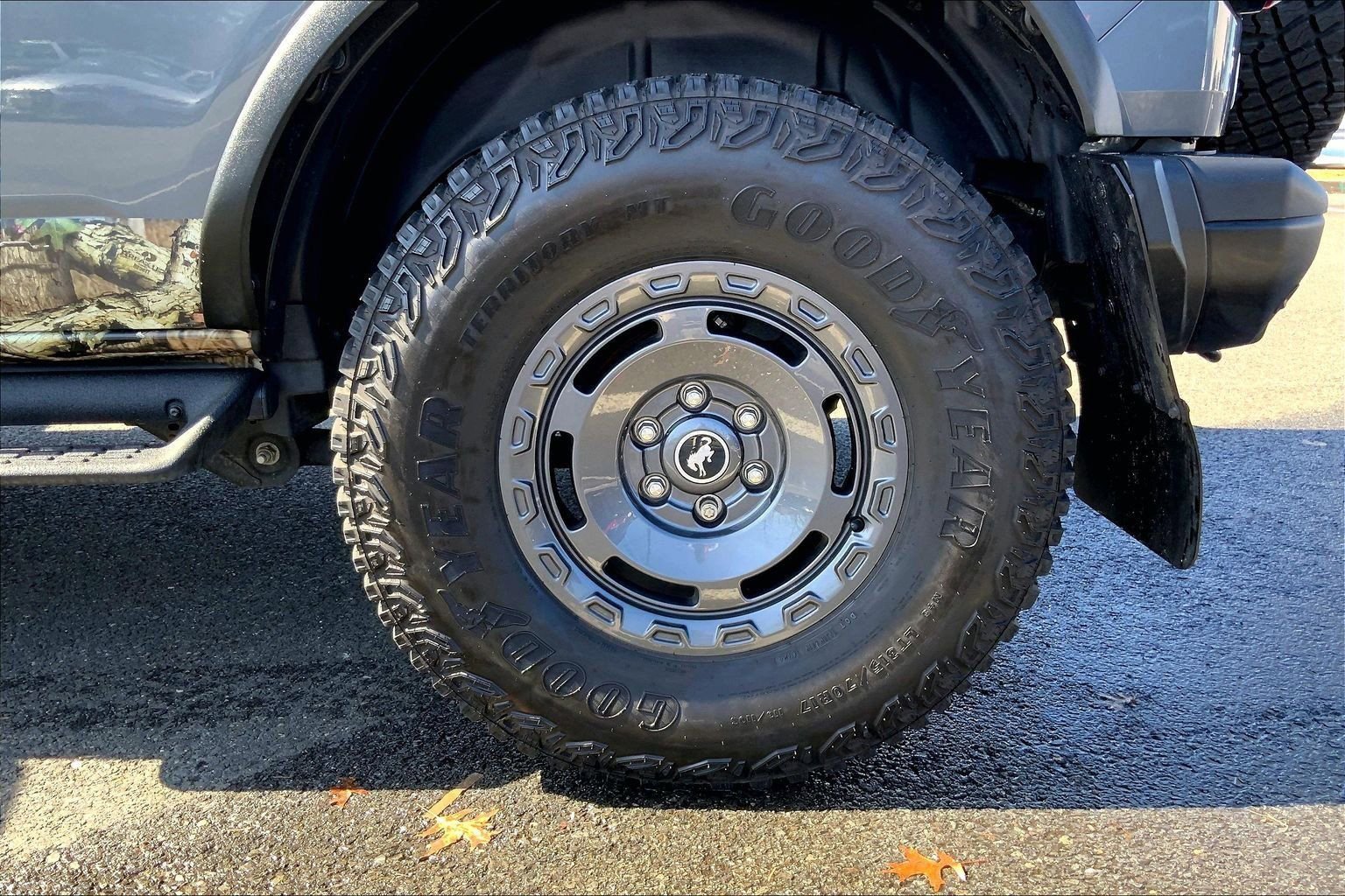 Used 2024 Ford Bronco Everglades image 10