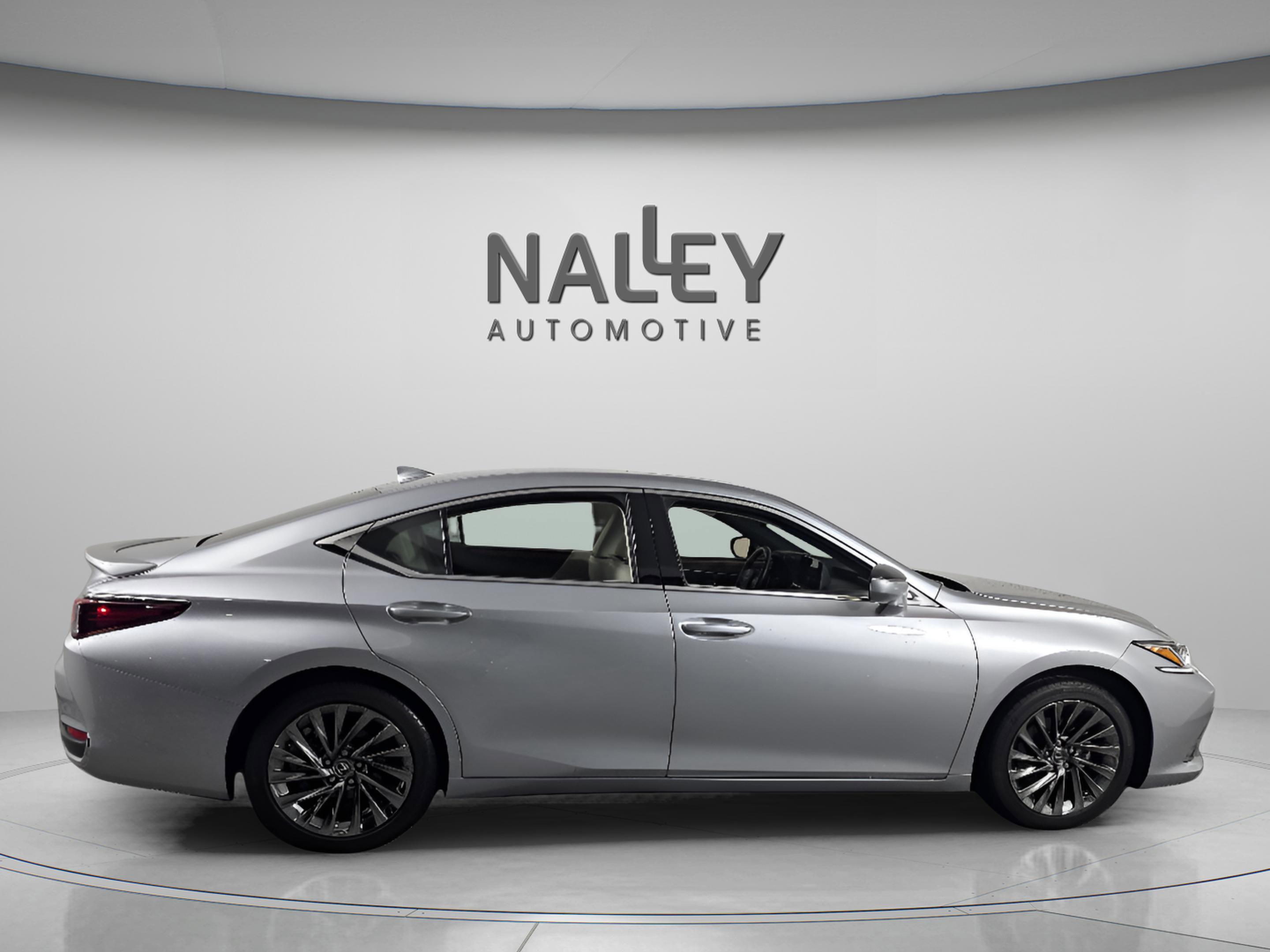 Certified 2025 Lexus ES 300h w/ Technology Package image 6