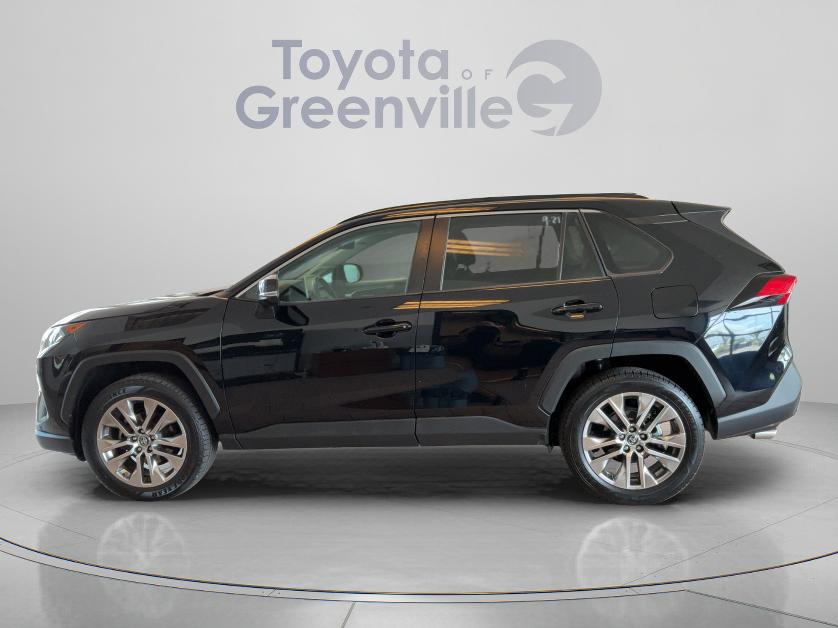 Used 2019 Toyota RAV4 XLE Premium w/ Advanced Technology Package FWD image 2