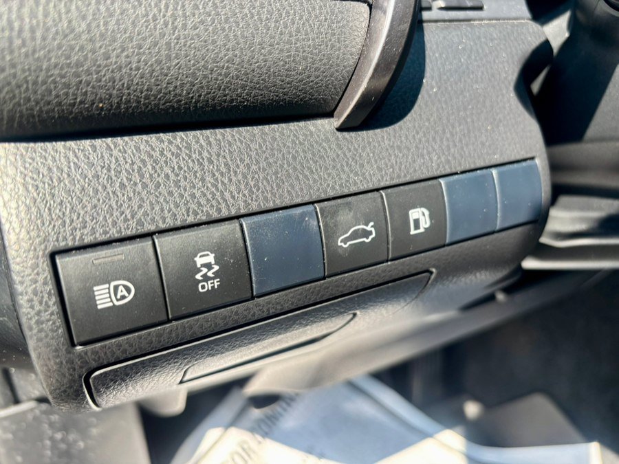 Used 2018 Toyota Camry LE FWD image 26