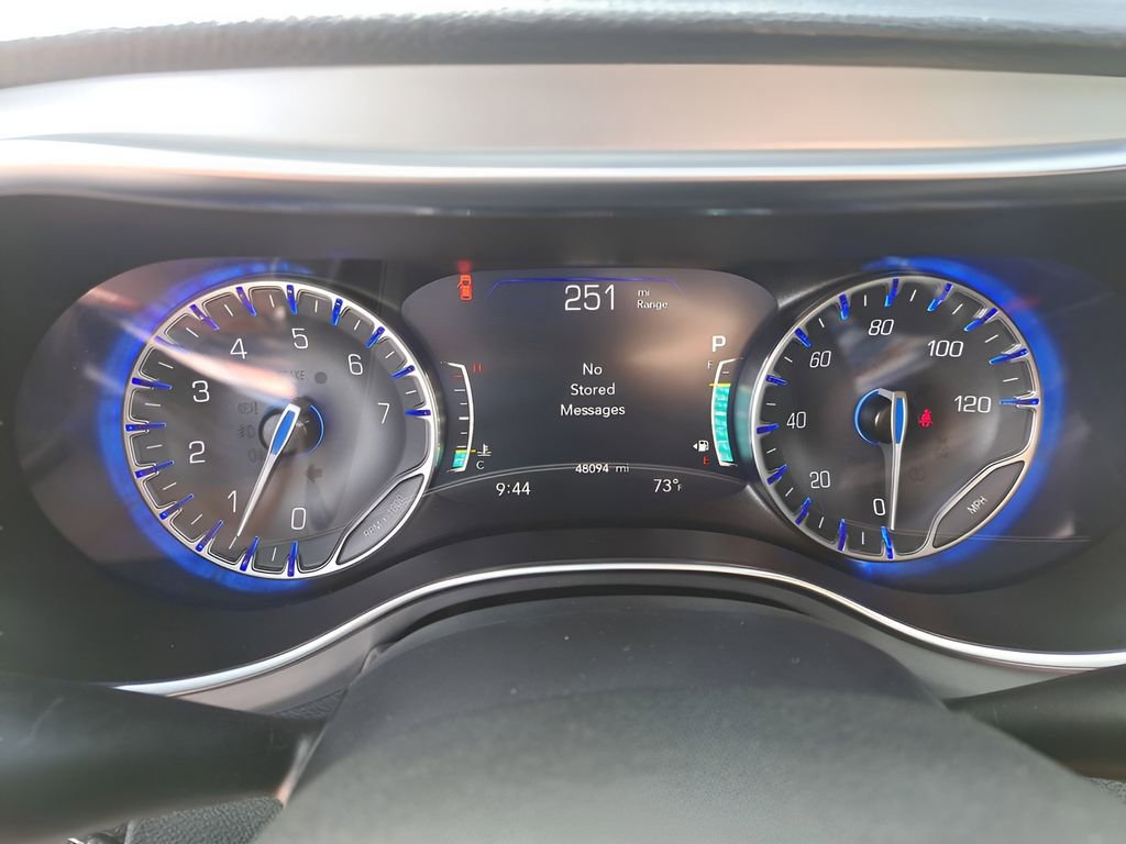 Used 2025 Chrysler Pacifica Limited image 20