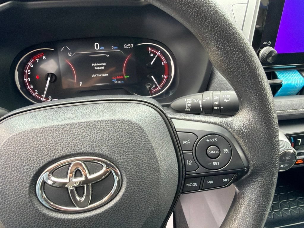 Used 2025 Toyota RAV4 XLE FWD image 19