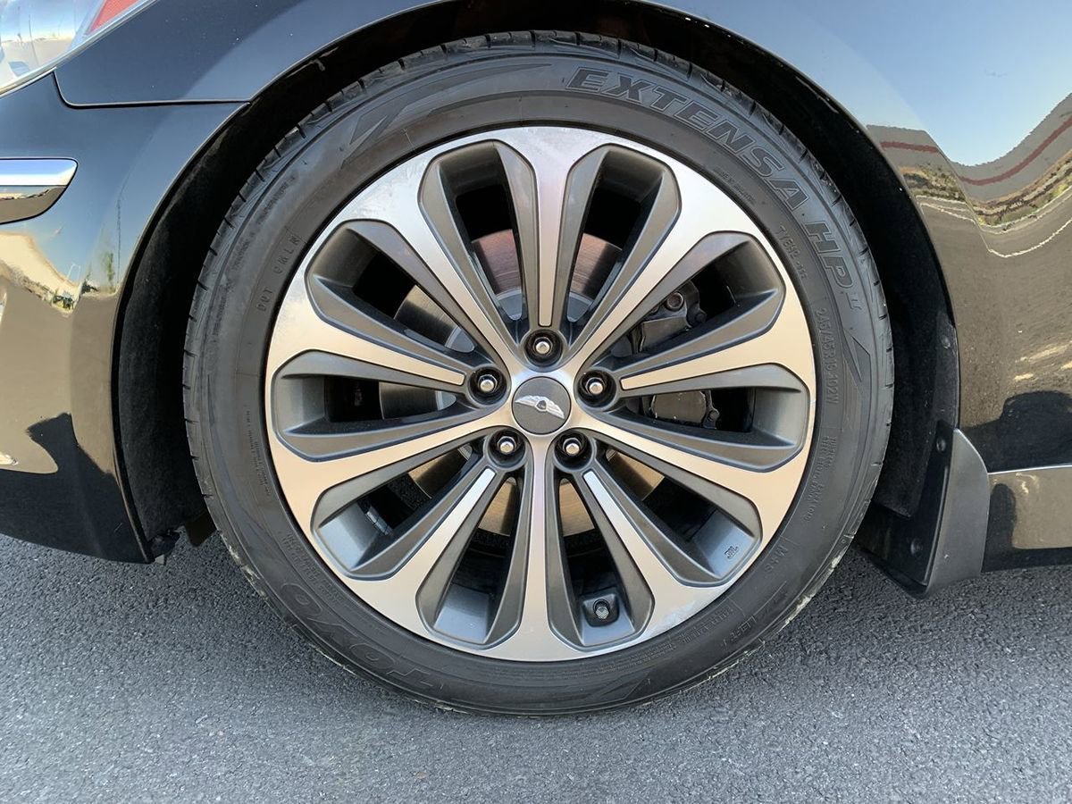Used 2012 Hyundai Genesis 5.0 R-Spec RWD image 11