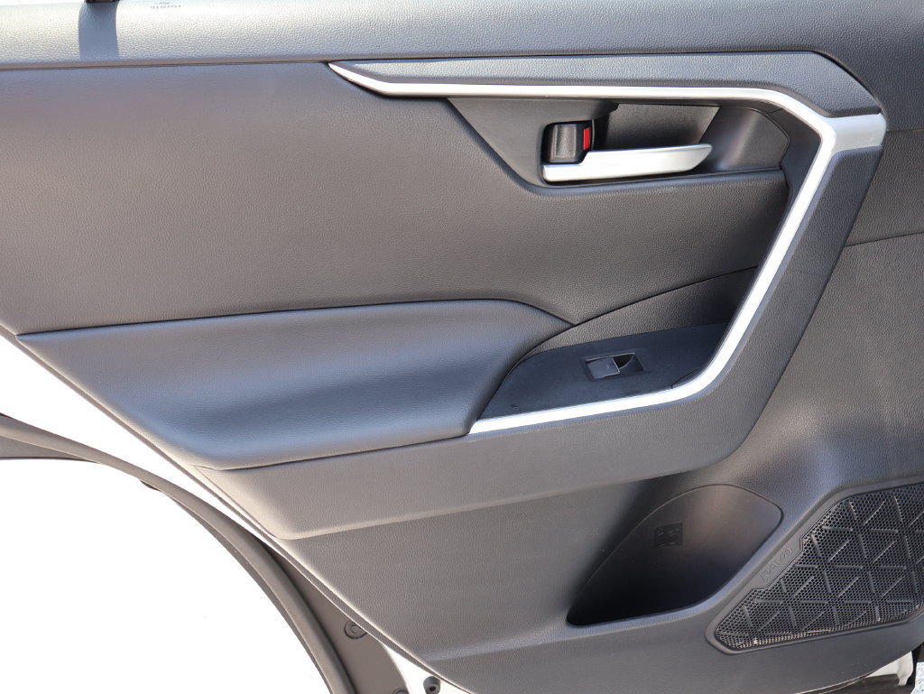 Used 2025 Toyota RAV4 XLE AWD/4WD image 15