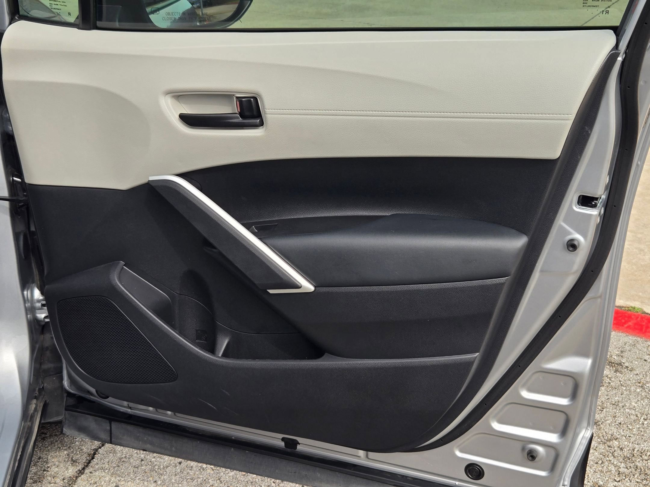 Used 2025 Toyota Corolla Cross L FWD image 28