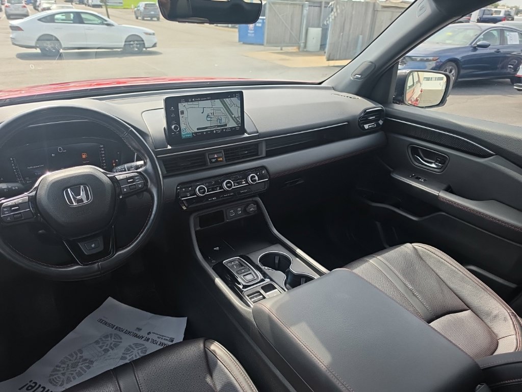 Certified 2025 Honda Pilot Black Edition image 27