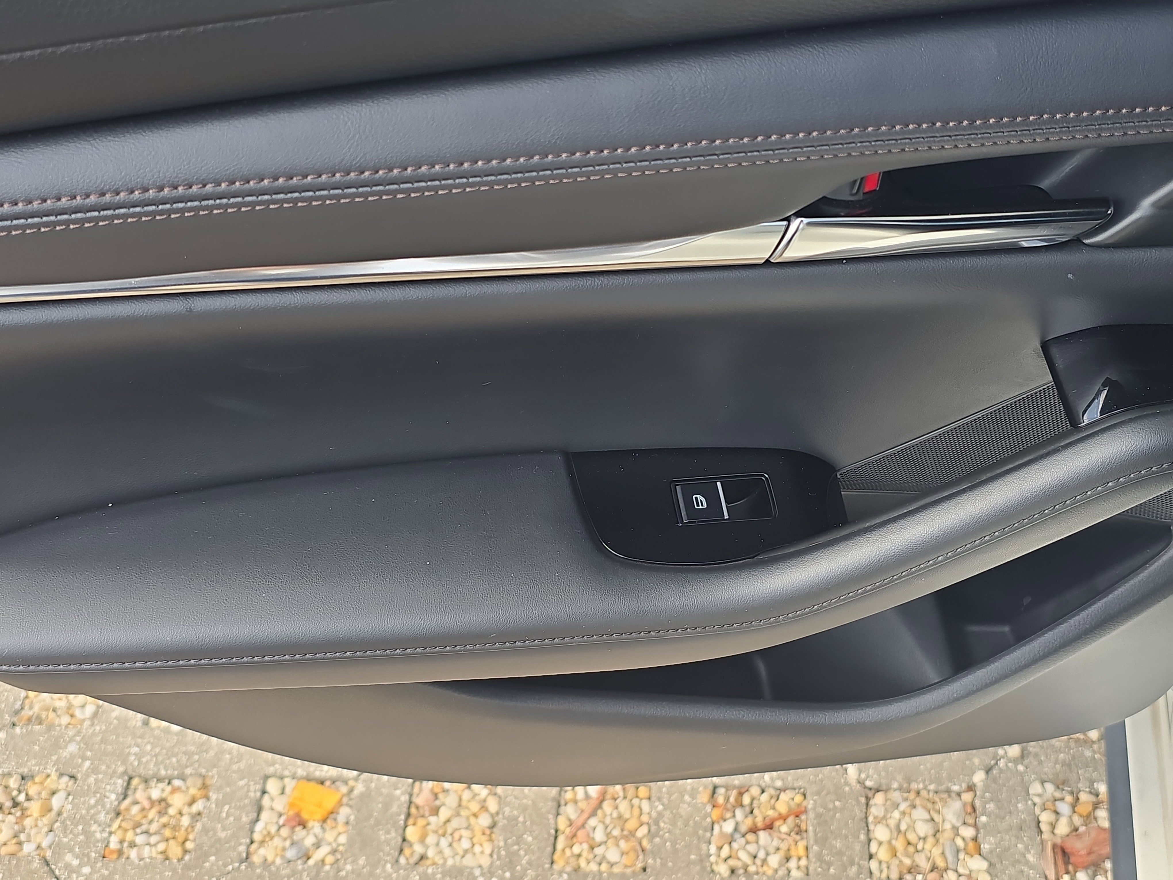 Used 2019 MAZDA MAZDA3 Hatchback w/ Premium Package image 9