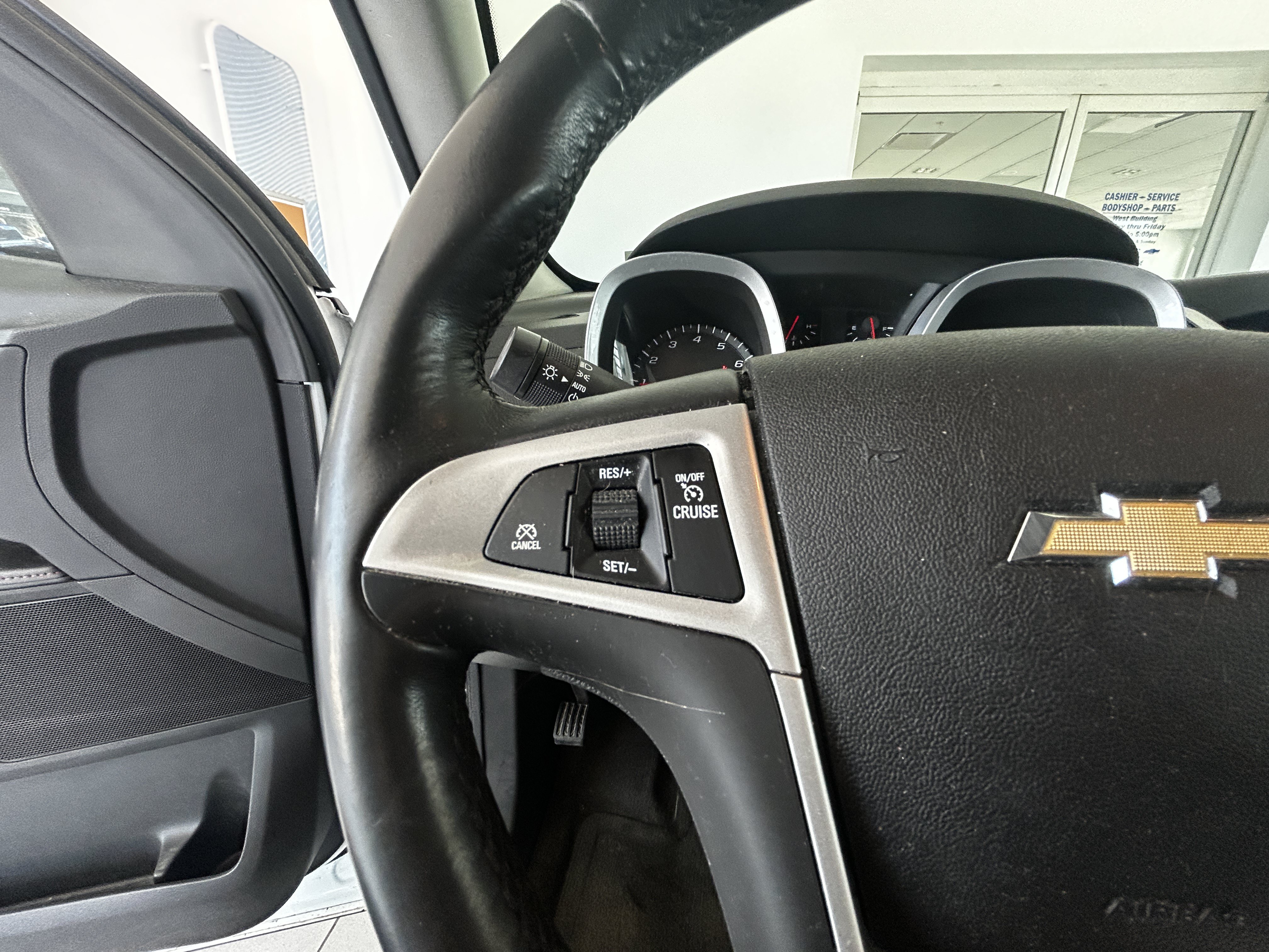 Used 2015 Chevrolet Equinox LT FWD image 12