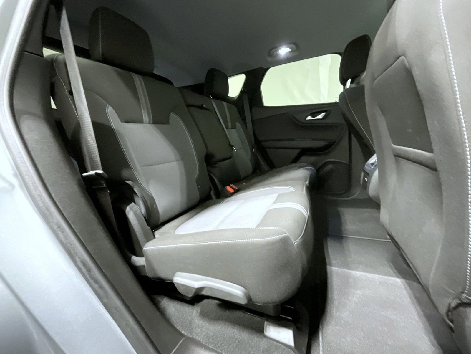 Used 2025 Chevrolet Blazer LT AWD/4WD image 19