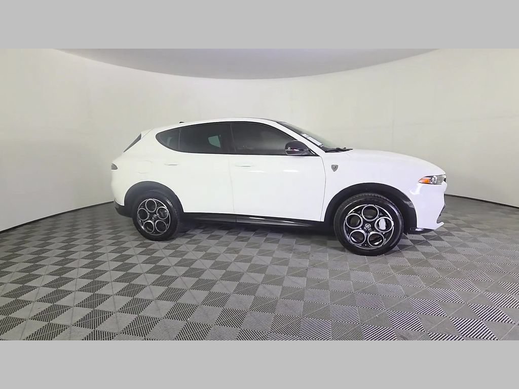 Used 2025 Alfa Romeo Tonale w/ Premium Package AWD/4WD image 35
