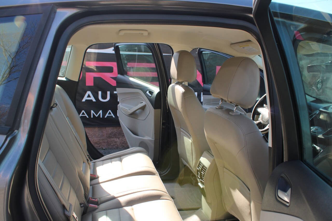 Used 2014 Ford C-MAX SE w/ Equipment Group 202A FWD image 10