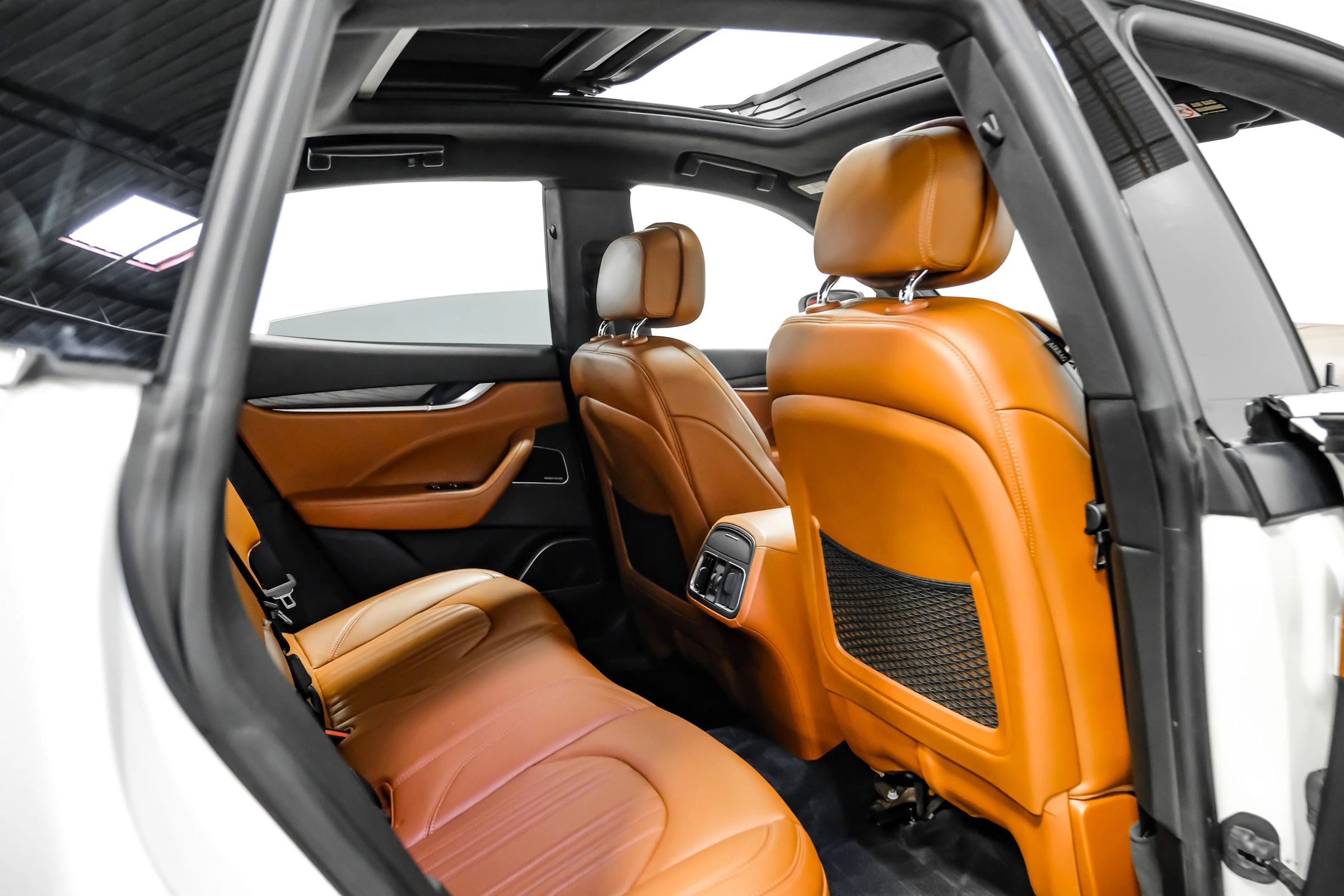 Used 2018 Maserati Levante GranLusso image 35