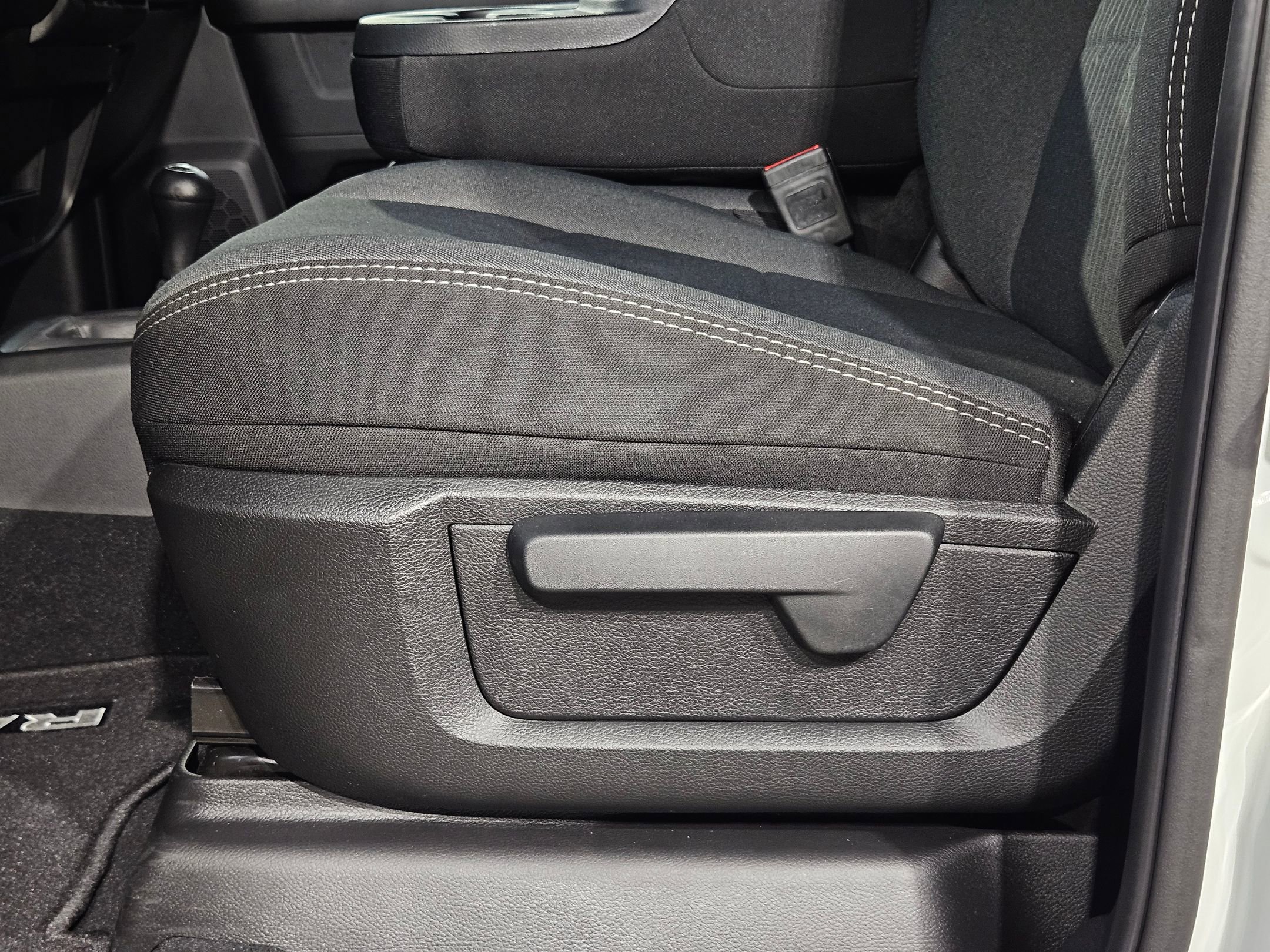 Used 2024 RAM 2500 Tradesman w/ Chrome Appearance Group image 23