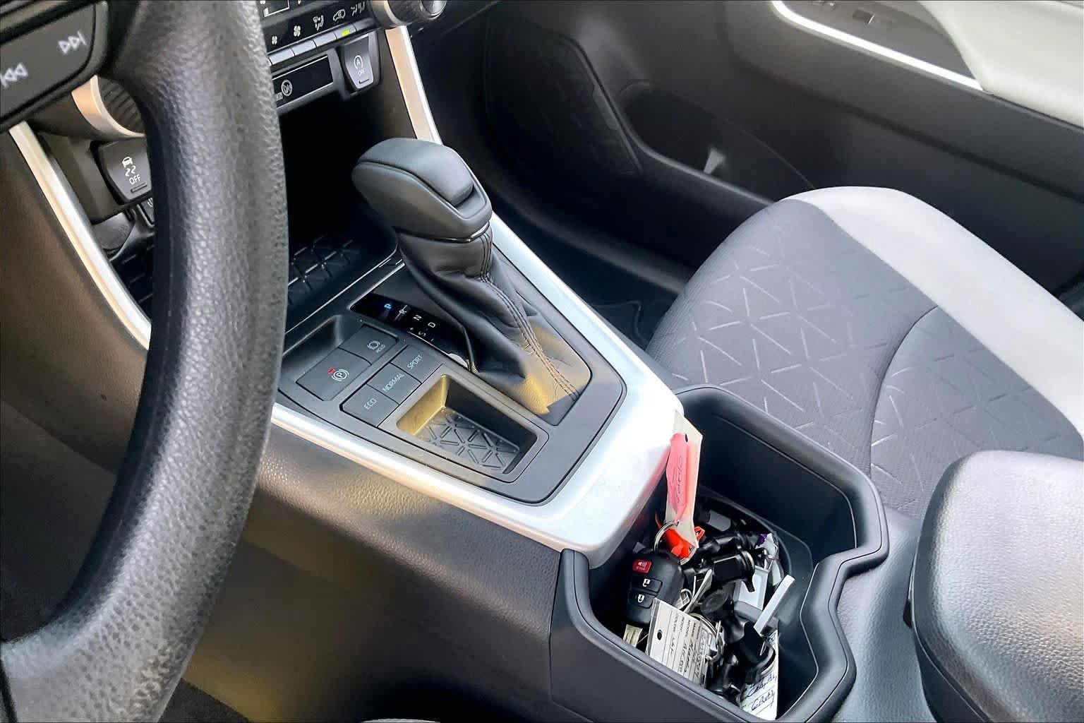 Used 2025 Toyota RAV4 XLE FWD image 16