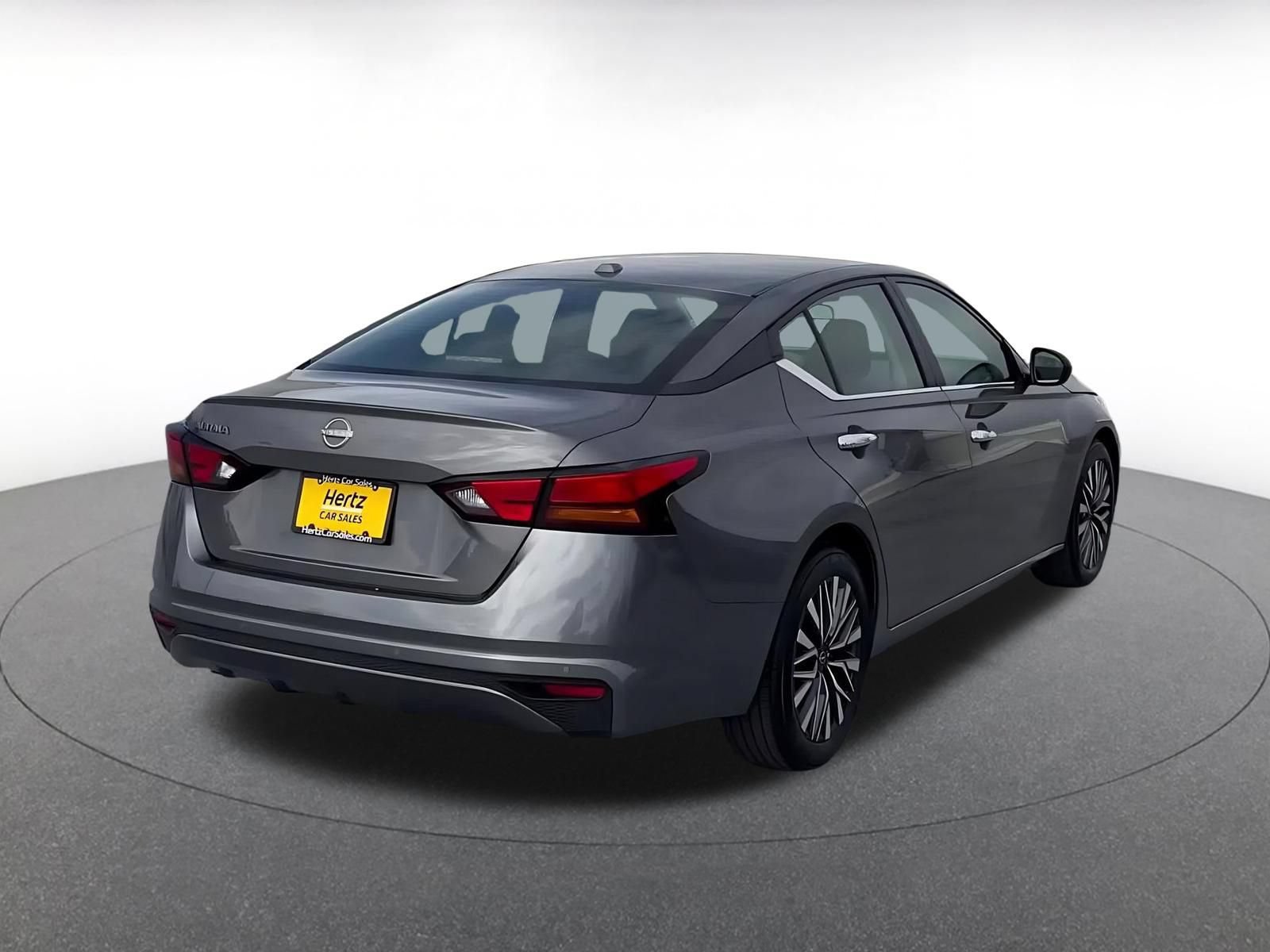 Used 2025 Nissan Altima 2.5 SV FWD image 13
