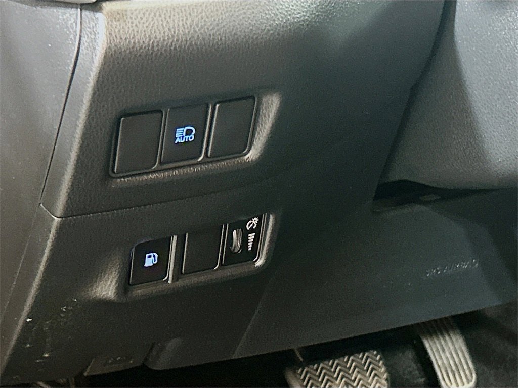 Used 2021 Toyota C-HR LE image 8