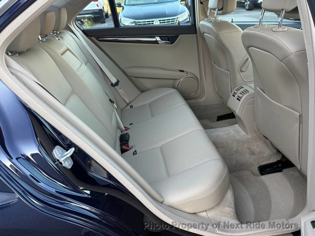 Used 2009 Mercedes-Benz C 300 4MATIC Sedan image 12