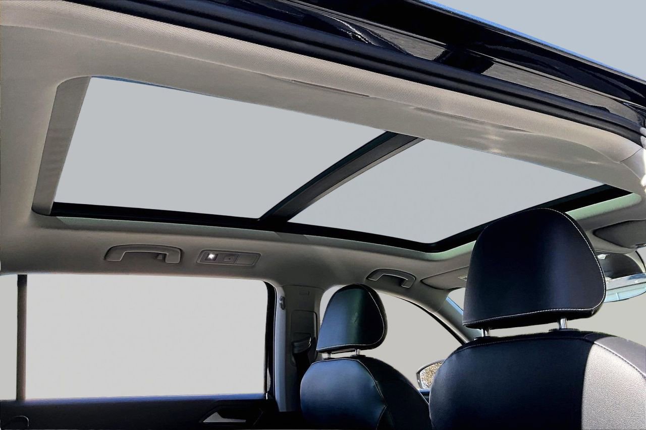 Used 2022 Volkswagen Tiguan SE w/ Panoramic Sunroof Package image 15