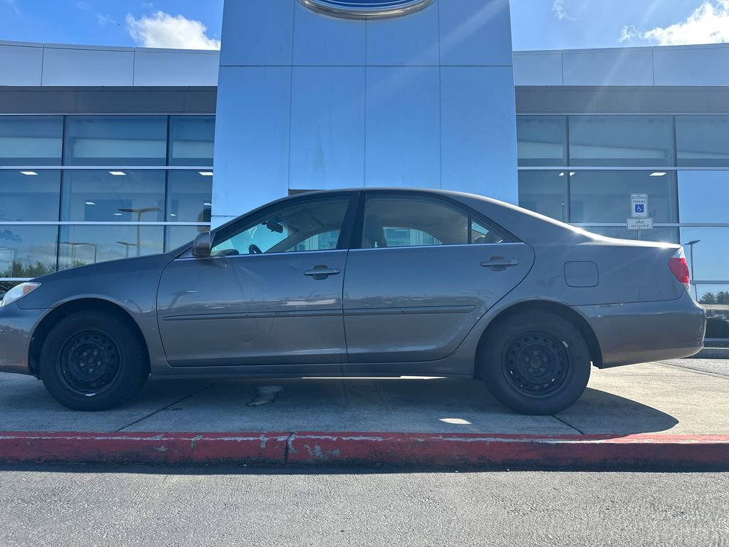 Used 2005 Toyota Camry LE FWD image 1