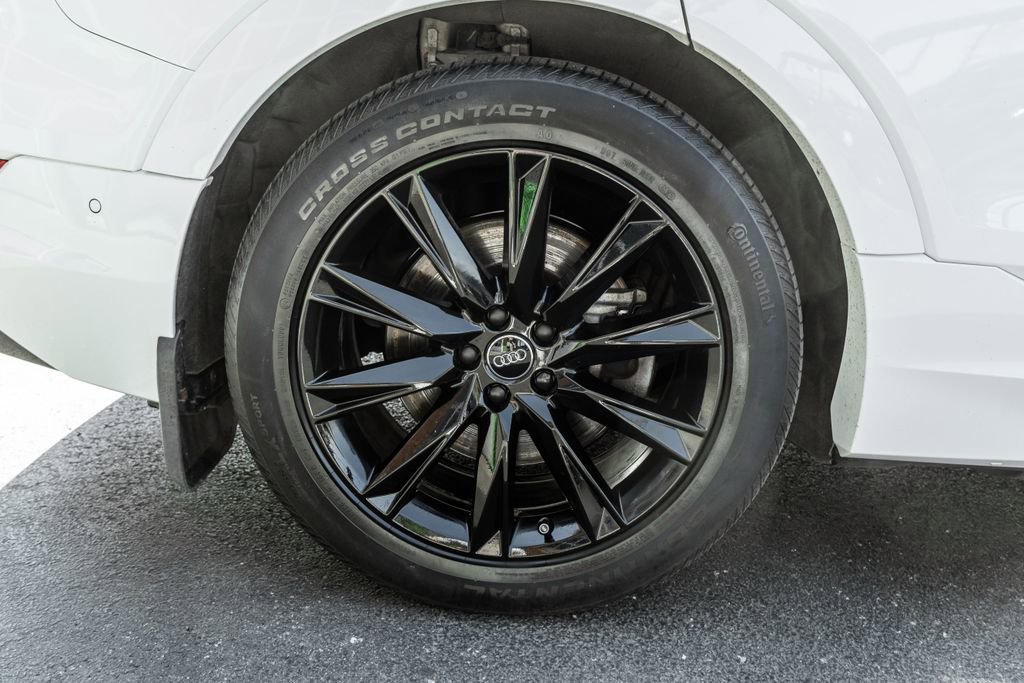 Used 2021 Audi e-tron Premium Plus w/ Premium Plus Package AWD/4WD image 34