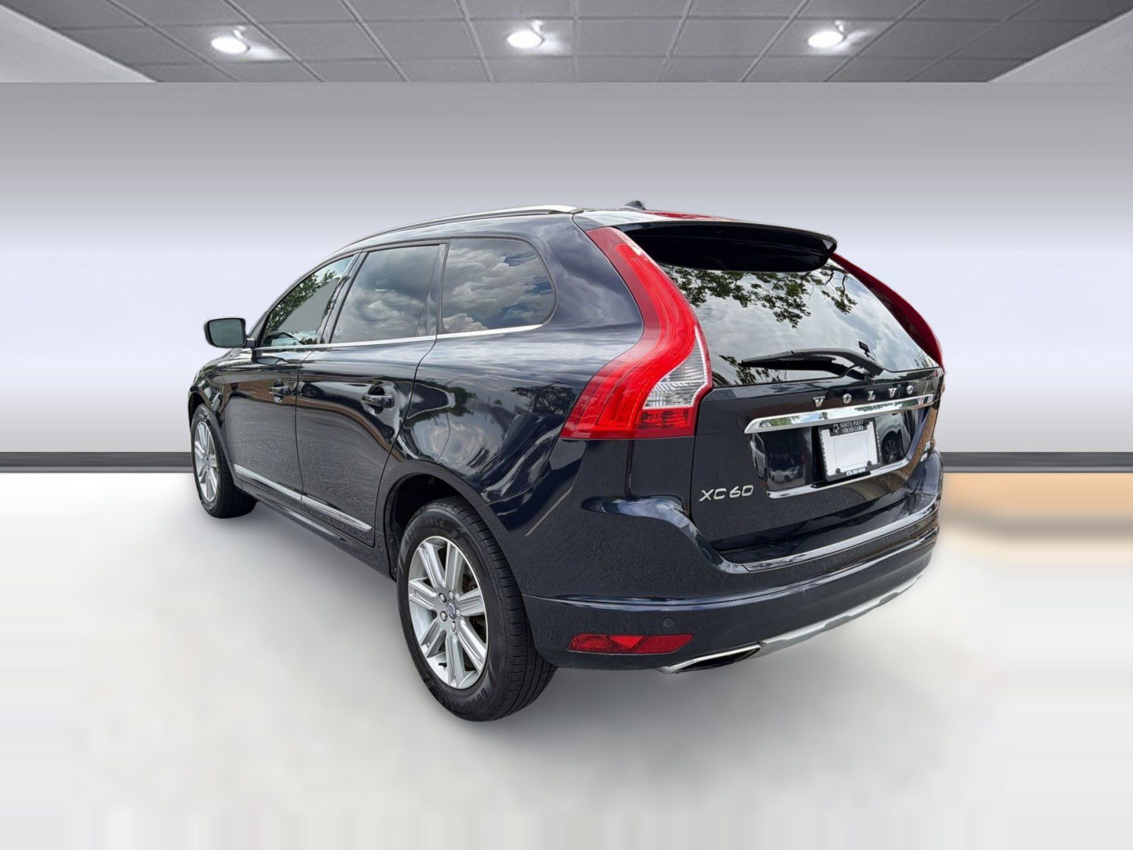 Used 2017 Volvo XC60 T5 Inscription w/ Preferred Option Package AWD/4WD image 3