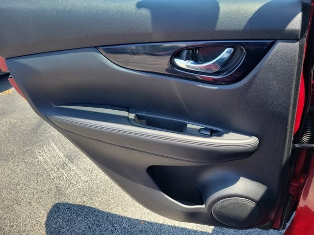 Used 2018 Nissan Rogue Sport SV w/ SV Technology Package FWD image 16